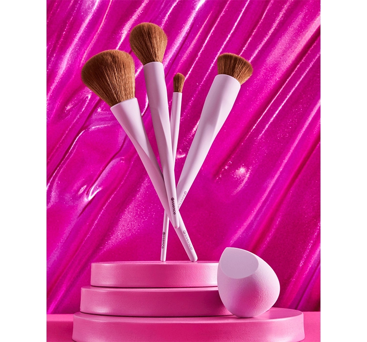 ESSENCE MAKEUP BRUSH 01 PRECISION MEETS PERFECTION