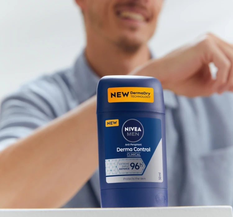 NIVEA MEN DERMA DRY CONTROL MAXIMUM ANTIPERSPIRANT BALL ON MEN 50ML