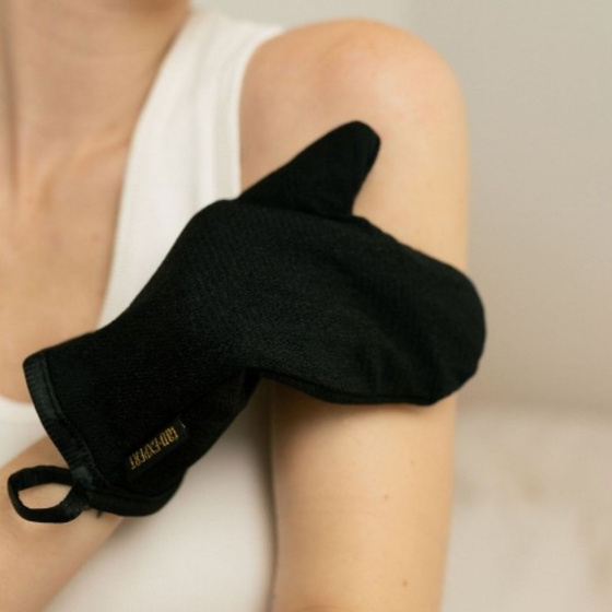 Click on photo to zoom it TanExpert Exclusive Line Magic Eraser Exfoliating Mitt