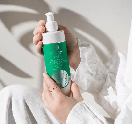BASICLAB MICELLIS CLEANSING GEL FOR OILY AND SENSITIVE SKIN 300ML